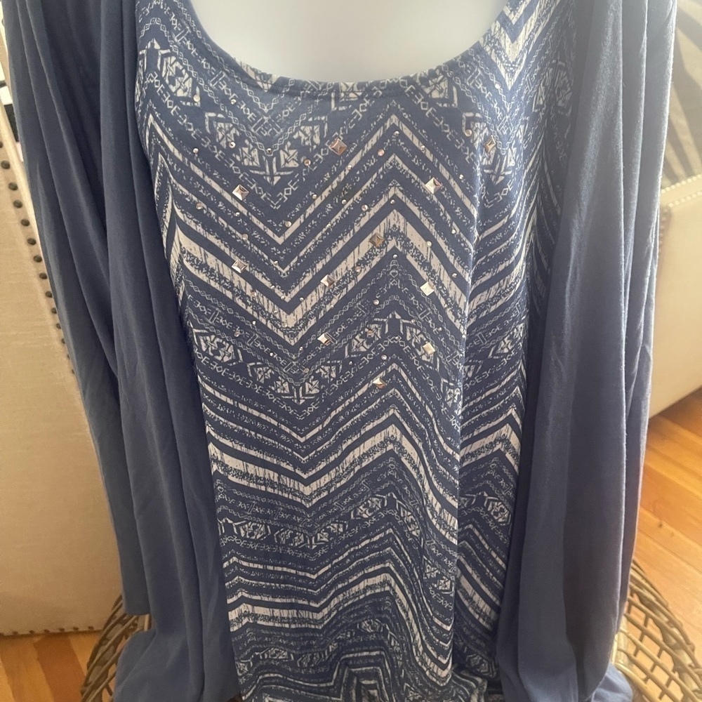 Blue with print look like a two piece has metal pieces  size 4x
